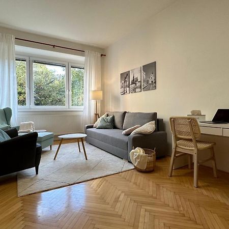 Apartman S Balkonem U Parku & 15 Minut Do Centra Brno Eksteriør bilde