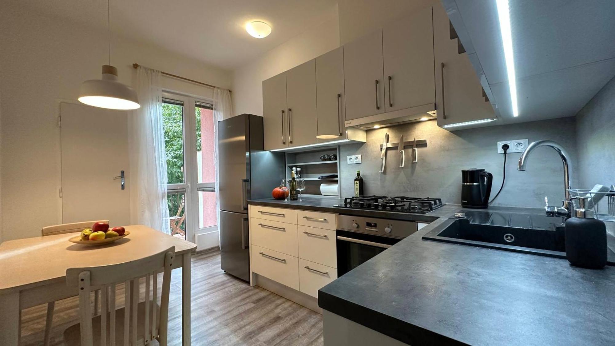 Apartman S Balkonem U Parku & 15 Minut Do Centra Brno Eksteriør bilde